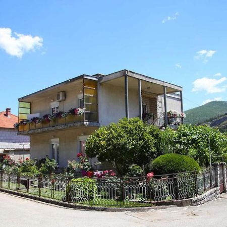 Cvijetna Oaza Apartment Требине Екстериор снимка
