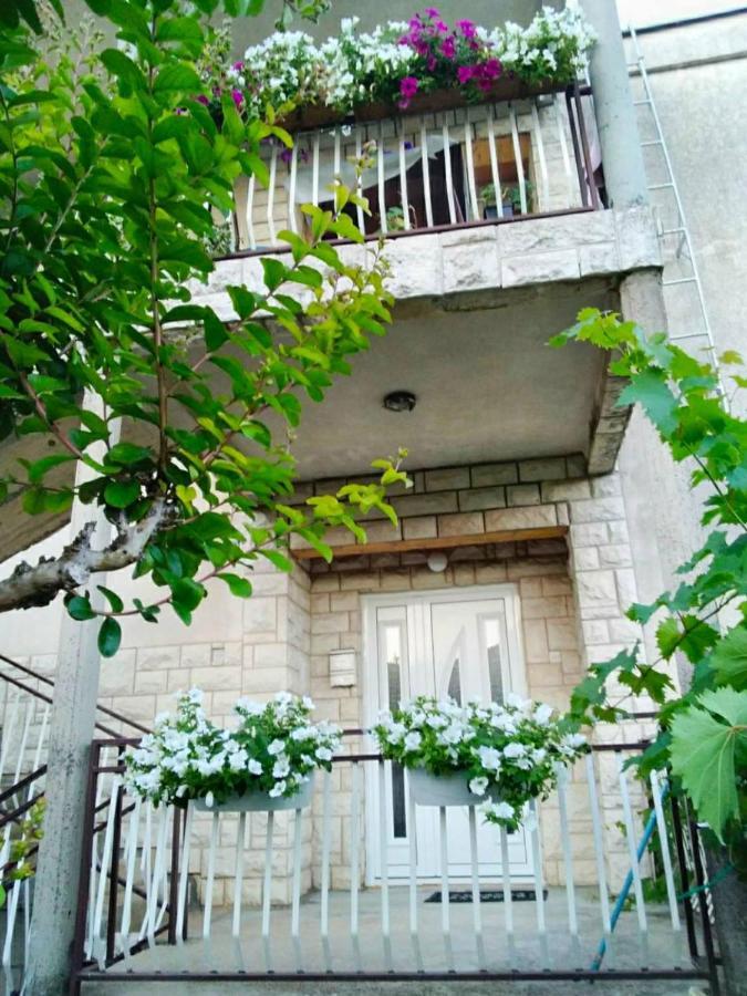 Cvijetna Oaza Apartment Требине Екстериор снимка