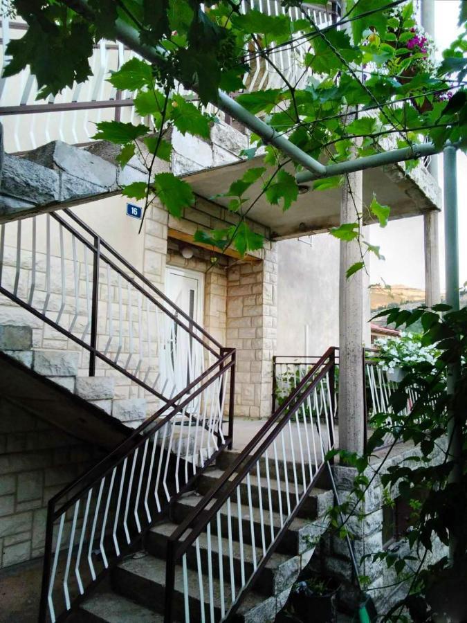 Cvijetna Oaza Apartment Требине Екстериор снимка